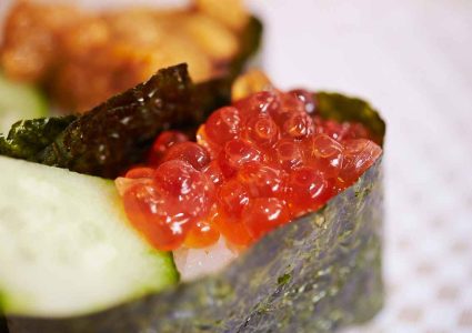 Sushi Gunkan aux oeufs de saumon et courgette