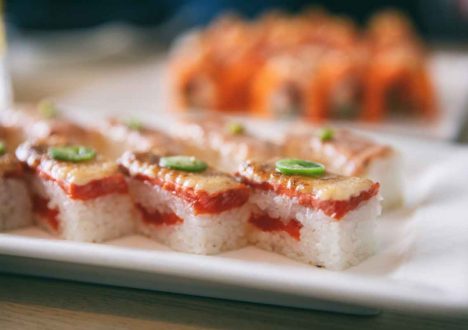 Oshi Sushi carré au riz et poisson