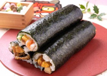 Sushi Ehomaki 3 rouleaux entiers avec de la carotte et des légumes
